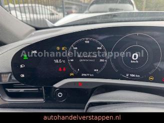 Porsche Taycan Sport 93KWH Sport-Design-Paket picture 30