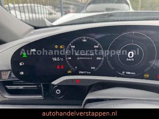 Porsche Taycan Sport 93KWH Sport-Design-Paket picture 30