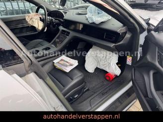 Porsche Taycan Sport 93KWH Sport-Design-Paket picture 21