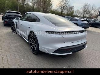 krockskadad bil auto Porsche Taycan Sport 93KWH Sport-Design-Paket 2022/8