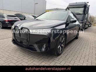 krockskadad bil auto BMW iX 40 xDrive 240KW Sky Lounge 2024/8