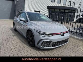 krockskadad bil auto Volkswagen Golf VIII Lim. GTI DSG 180KW ''Mondsteingrau'' 2023/10