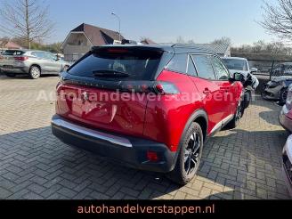 Schadeauto Peugeot 2008 e- - GT - 136PS Automatik Elixir Rood 2022/5