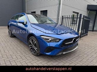 krockskadad bil auto Mercedes Cla-klasse 250e Shooting Brake Panorama Facelift 2023/12
