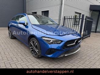 Voiture accidenté Mercedes Cla-klasse 250e Shooting Brake Panorama Facelift 2023/12