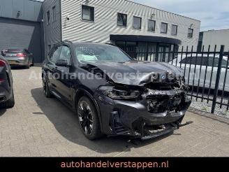 krockskadad bil auto BMW iX3 M Sportpaket Pano harman Leder Navi 2022/4