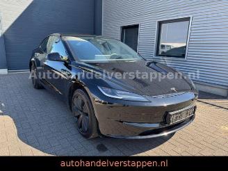 Unfallwagen Tesla Model 3 RWD 208kW Highland Pano Full CAM 2025/9