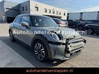 krockskadad bil auto Mini Cooper S COOPER Mini 5-trg. Cooper Essential Trim 2021/8