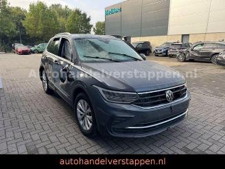 Coche accidentado Volkswagen Tiguan Life TSI 110KW CarPlay LED 2021/8