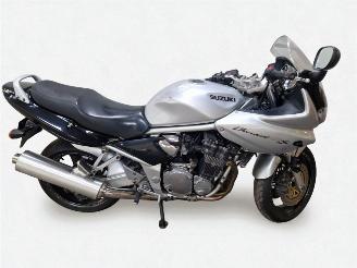 krockskadad bil motor Suzuki Bandit 1200 GSF 2002/3