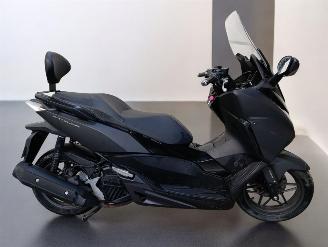 skadebil bromfiets Honda  FORZA 2016/4