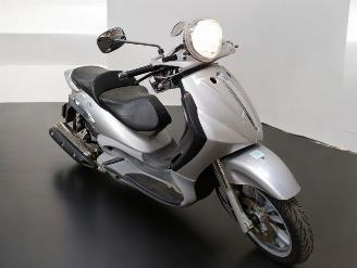 Piaggio  BEVERLY picture 1