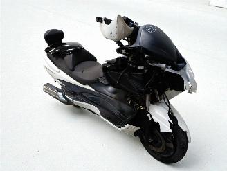 krockskadad bil bromfiets Suzuki  BURGMAN 2014/7