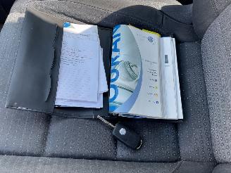 Volkswagen Touran Benzine Airco picture 15