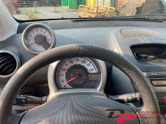 Peugeot 107 107, Hatchback, 2005 / 2014 1.0 12V picture 9