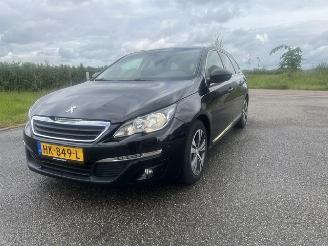 krockskadad bil auto Peugeot 308 1.2 PureTech Blue Lease Executive  PANORAMADAK 2015/12