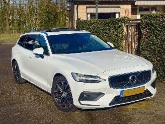 krockskadad bil auto Volvo V-60 R-DESIGN 2.0 D MOMENTUM-LEER-PANO-AUTOMAAT-150PK-BOM VOL 2019/4