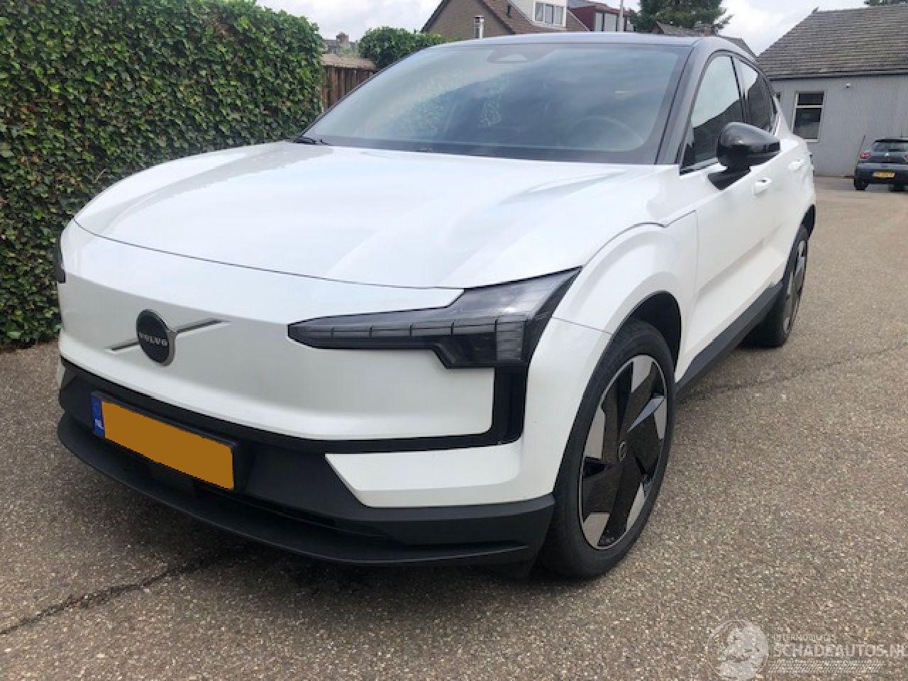 Volvo EX30 70 KWH EXE SPORT 200KW 2025