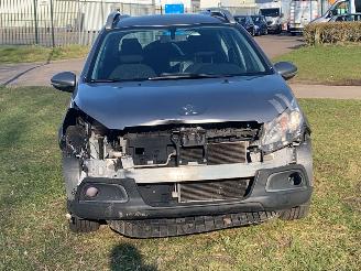 Voiture accidenté Peugeot 2008 1.2 Vti 12V PureTech 82 MPV  Benzine 1.199cc 60kW (82pk) 2014/8