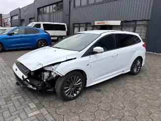 krockskadad bil auto Ford Focus 1.5 EcoB.SCTi WAG 2018/1