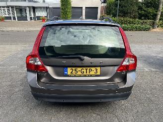 Volvo V-70 2.0 Momentum picture 4