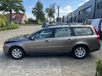 Volvo V-70 2.0 Momentum picture 2