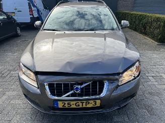 Volvo V-70 2.0 Momentum picture 10