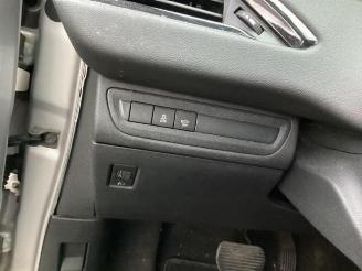 Peugeot 208 208 I (CA/CC/CK/CL), Hatchback, 2012 / 2019 1.4 HDi picture 28