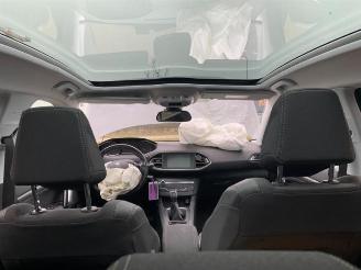 Peugeot 308 308 (L3/L8/LB/LH/LP), Hatchback 5-drs, 2013 / 2021 1.2 12V e-THP PureTech 110 picture 16