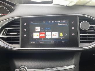 Peugeot 308 308 (L3/L8/LB/LH/LP), Hatchback 5-drs, 2013 / 2021 1.2 12V e-THP PureTech 110 picture 30