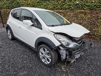 krockskadad bil auto Hyundai Ix20 1.4i i-Motion Cross 2015/2