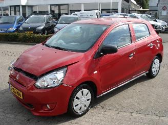 krockskadad bil auto Mitsubishi Space-star 1.0 12_V (A05) 2014/10
