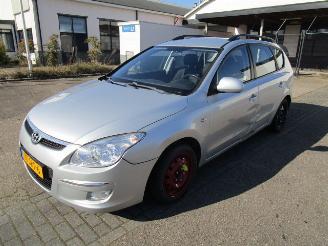 uszkodzony samochody osobowe Hyundai I-30 1.6sw 2009/9