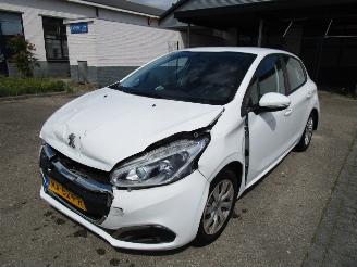 damaged passenger cars Peugeot 208 1.2 2018/2