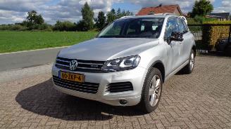 damaged passenger cars Volkswagen Touareg 3.0tsi hybrid  leer navi 2011/12