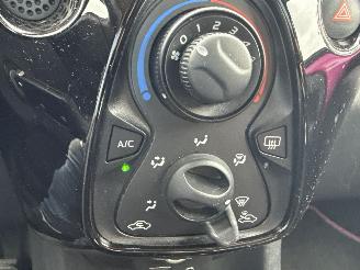 Toyota Aygo 1.0 VVT-iX-CITE BOUWJAAR 2019 LICHTE SCHADE!  5750 EURO picture 15