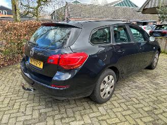 krockskadad bil auto Opel Astra SPORTS TOURER 1.4 NAVI AIRCO 2012/1