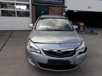 Opel Astra Astra J (PC6/PD6/PE6/PF6), Hatchback 5-drs, 2009 / 2015 1.4 Turbo 16V picture 2