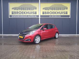skadebil auto Peugeot 208 1.2 PureTech Signature 2019/3
