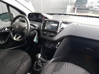Peugeot 208 1.2 PureTech Allure picture 16