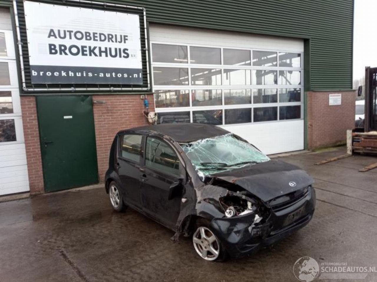 Daihatsu Sirion Sirion 2 (M3), Hatchback, 2005 1.0 12V DVVT