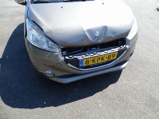 Peugeot 208 1.2 Vti picture 6