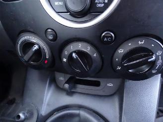 Mazda 2 1.3 16v picture 6
