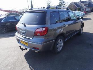 krockskadad bil auto Mitsubishi Outlander 2.0 4x2 2005/11
