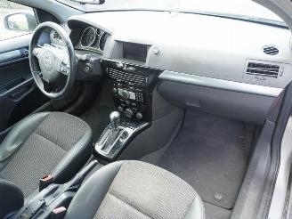 Opel Astra GTC 1.8 16v picture 5