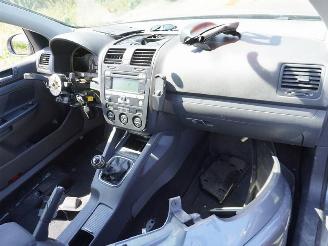 Volkswagen Golf 1.6 FSi picture 5