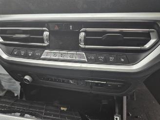 BMW 3-serie 330e picture 6