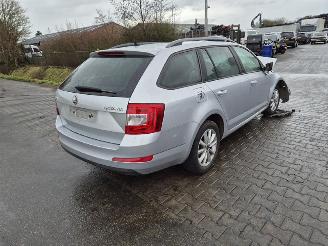 Vrakbiler auto Skoda Octavia Combi 1.4 TSi 2013/9