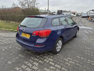 skadebil bedrijf Opel Astra Sports Tourer 1.3 CDTi 2011/2