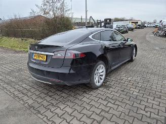 uszkodzony samochody osobowe Tesla Model S 85 2014/6